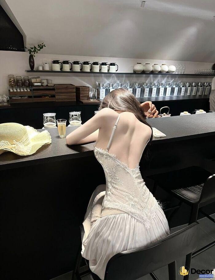 Gái xinh quay lưng body chuẩn chỉnh