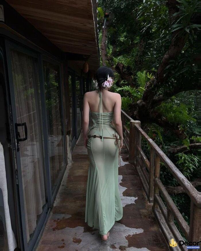 Gái xinh quay lưng dáng xinh hết nấc