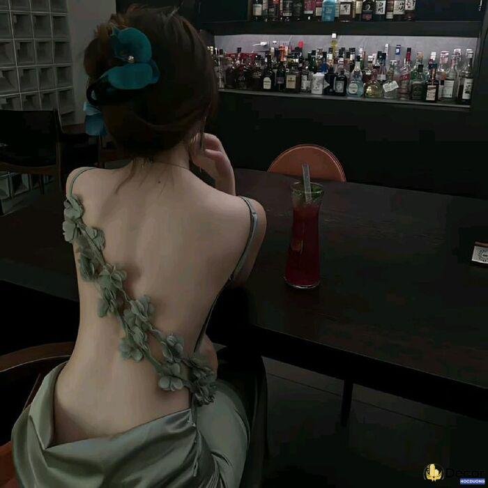 Gái xinh quay lưng nhìn là muốn lưu ngay