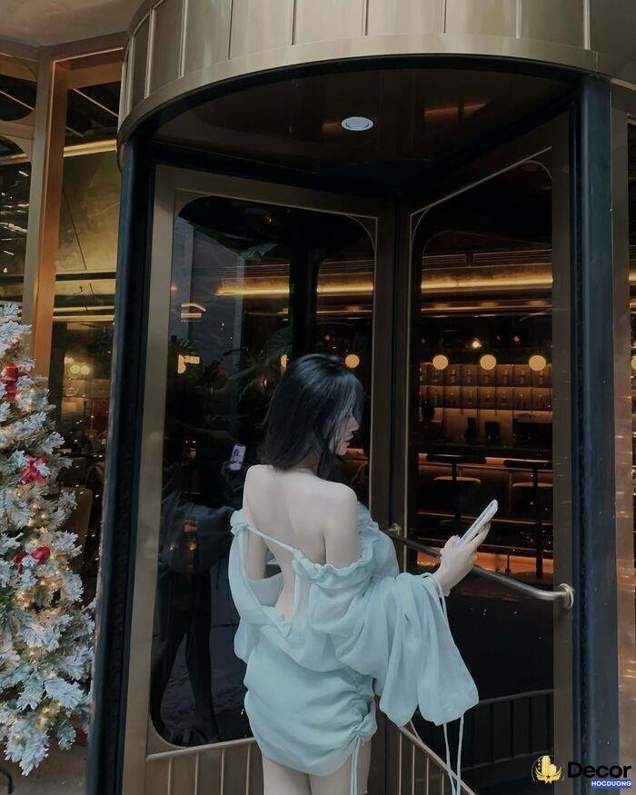 Gái xinh quay lưng vibe nàng thơ