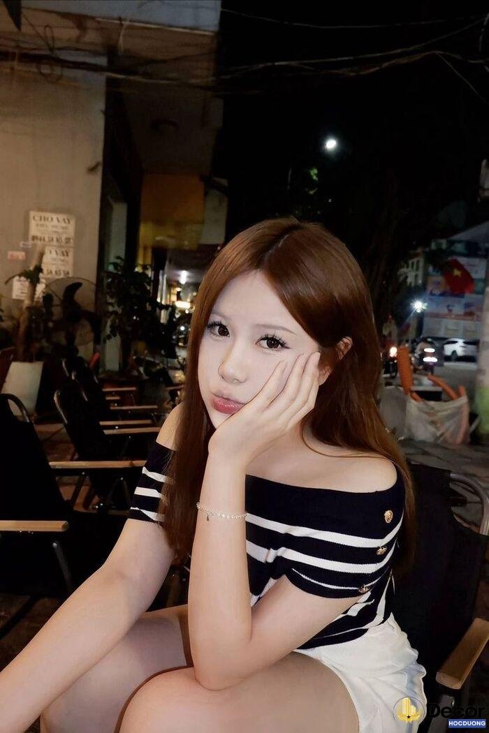 ảnh gái 2k6 chụp ngoài trời