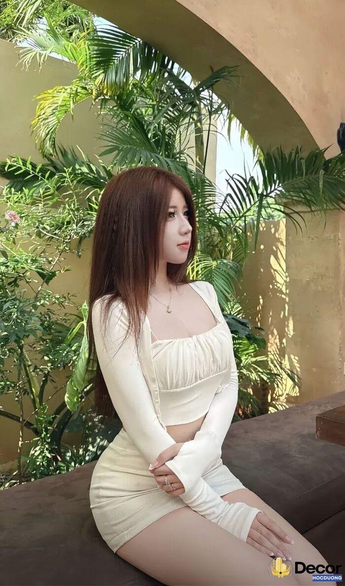 ảnh gái 2k6 mặc váy trắng