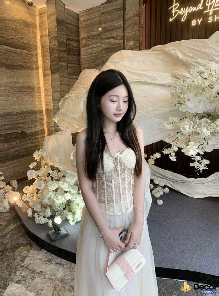 ảnh gái xinh mặc váy lưới chụp ngoài trời