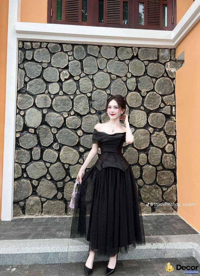 ảnh gái xinh mặc váy lưới makeup nhẹ nhàng tone đen