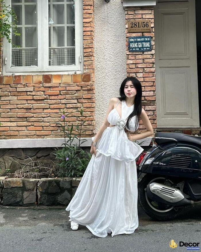 ảnh gái xinh mặc váy lưới tông màu tối giản