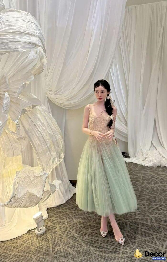 ảnh gái xinh mặc váy lưới tông trắng thanh lịch