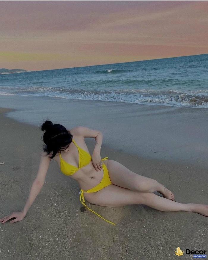 gái xinh bikini năng động
