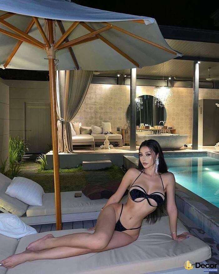 gái xinh bikini tạo dáng nghệ thuật