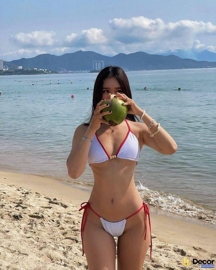 gái xinh bikini tông màu pastel