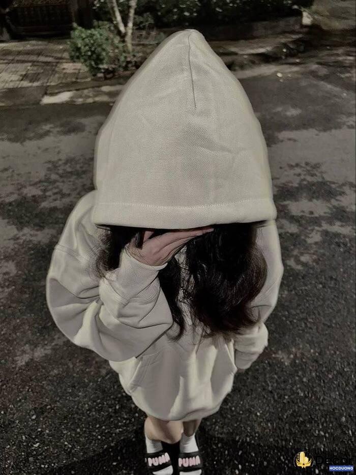 gái xinh che mặt phong cách tối giản