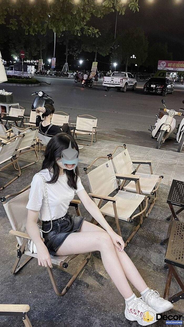 gái xinh che mặt tạo dáng dễ thương