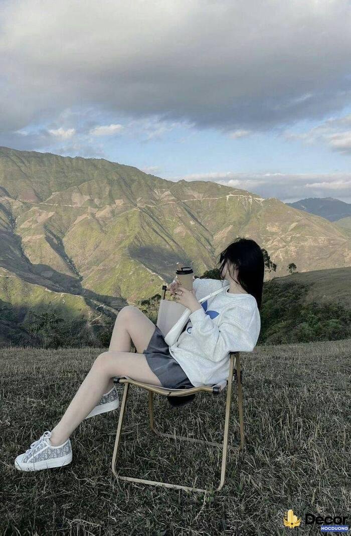 gái xinh che mặt thần thái lạnh lùng