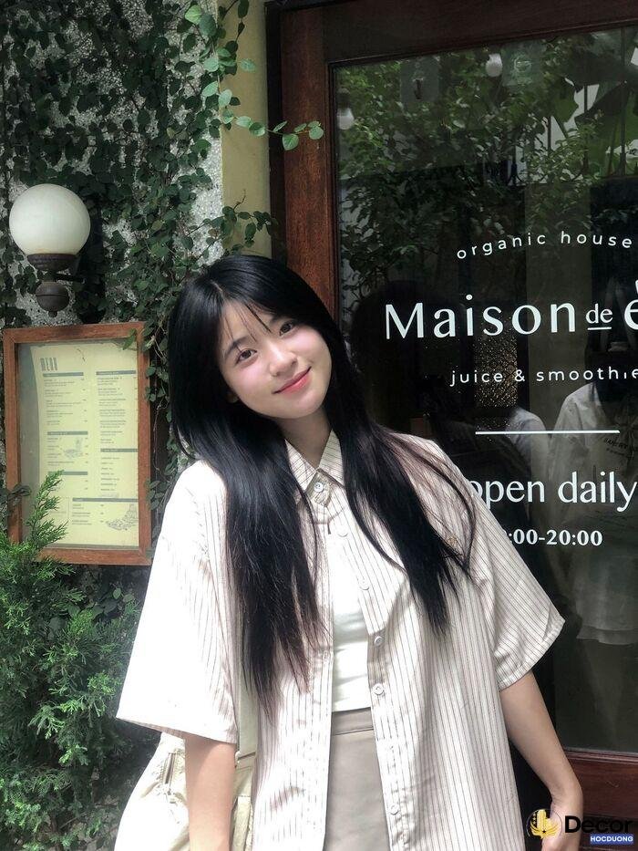 gái xinh cười ánh nắng tự nhiên