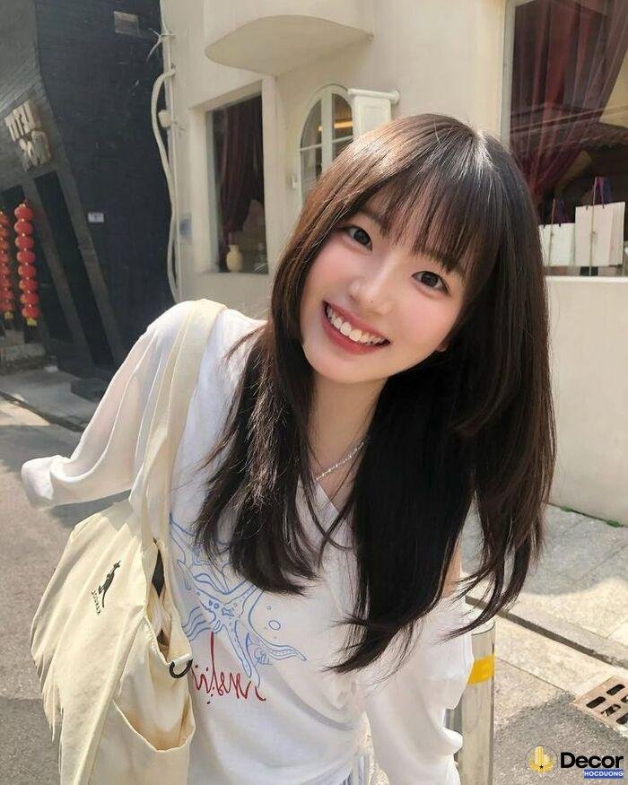 gái xinh cười outfit đơn giản