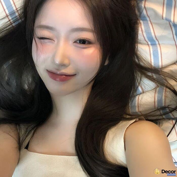 gái xinh cười phong cách hiện đại