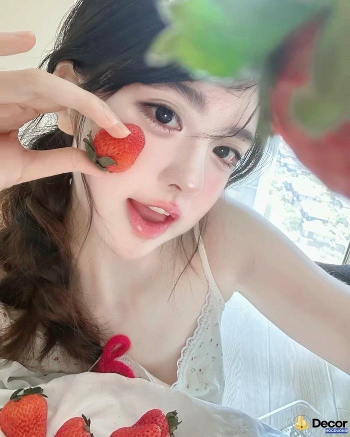 gái xinh cười rạng rỡ