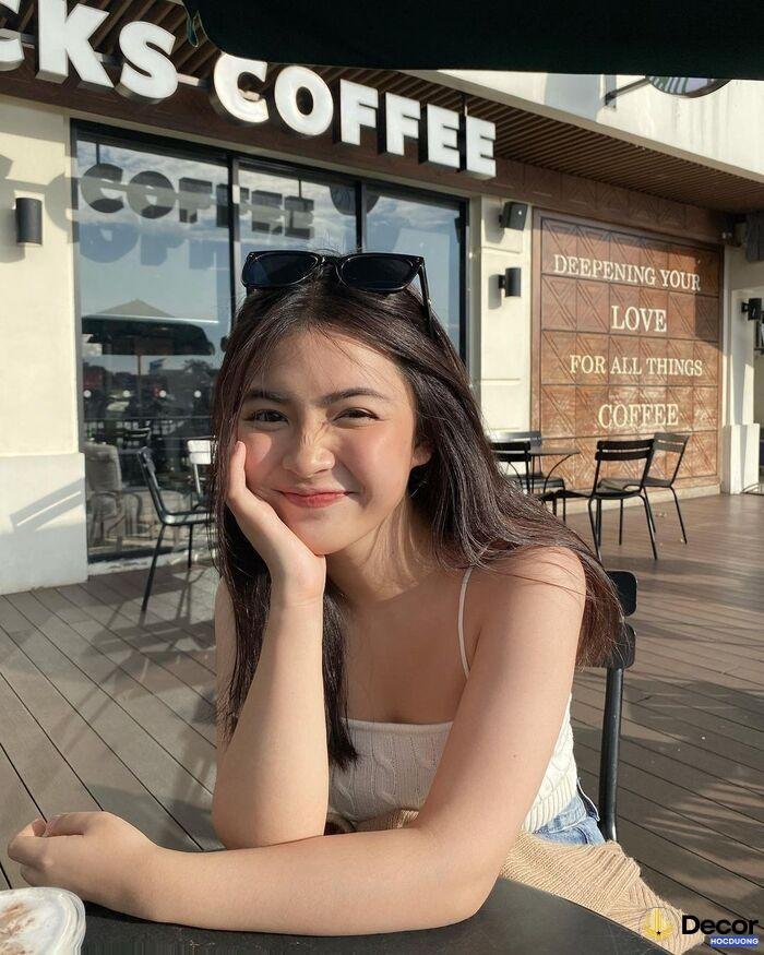 gái xinh cười thần thái ngọt ngào