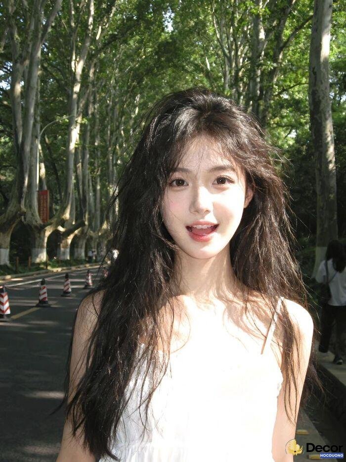 gái xinh cười tươi rạng rỡ