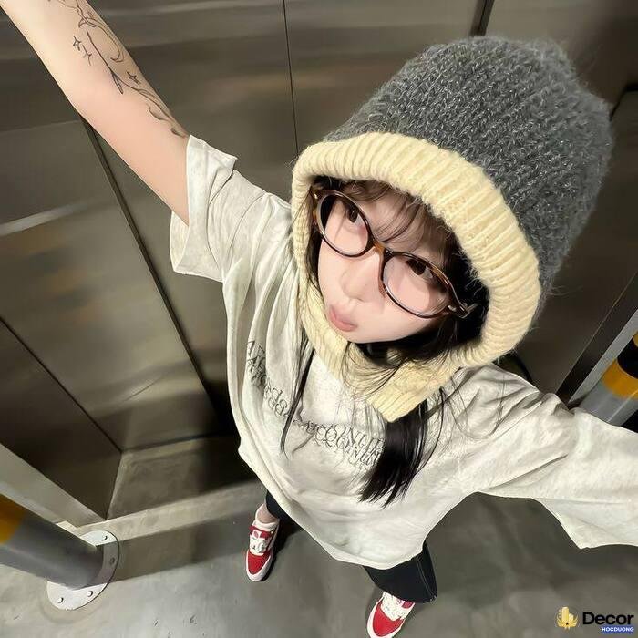 gái xinh đeo kính ánh hoàng hôn