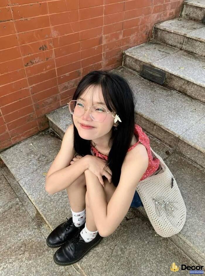 gái xinh đeo kính outfit học sinh