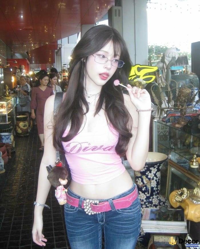 gái xinh đeo kính phong cách