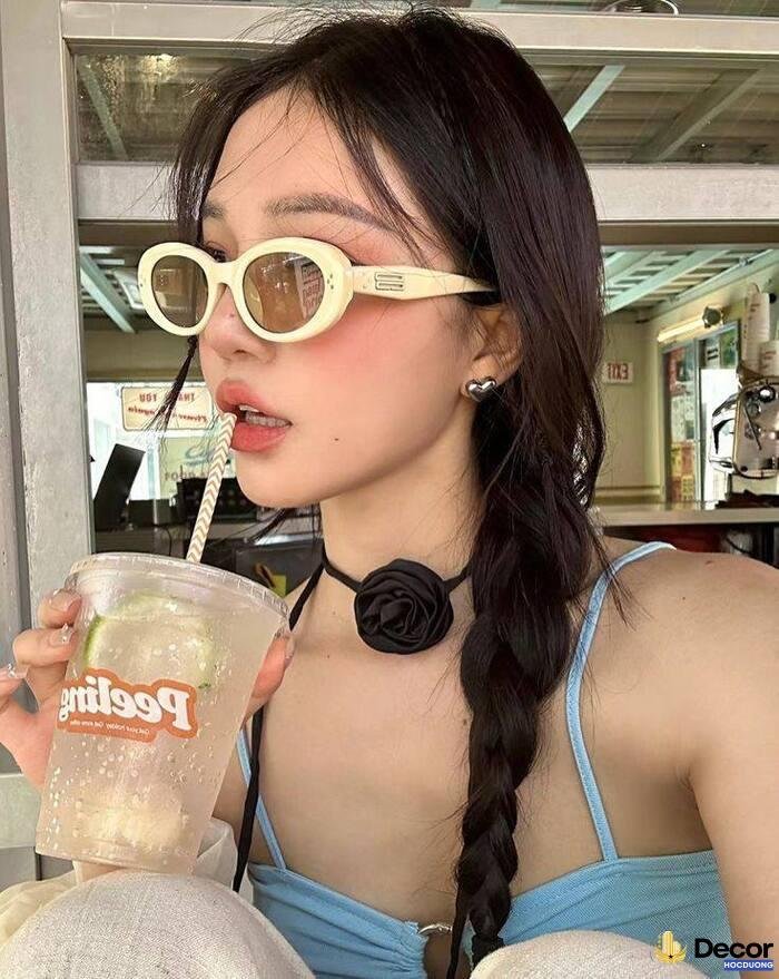 gái xinh đeo kính thần thái tri thức