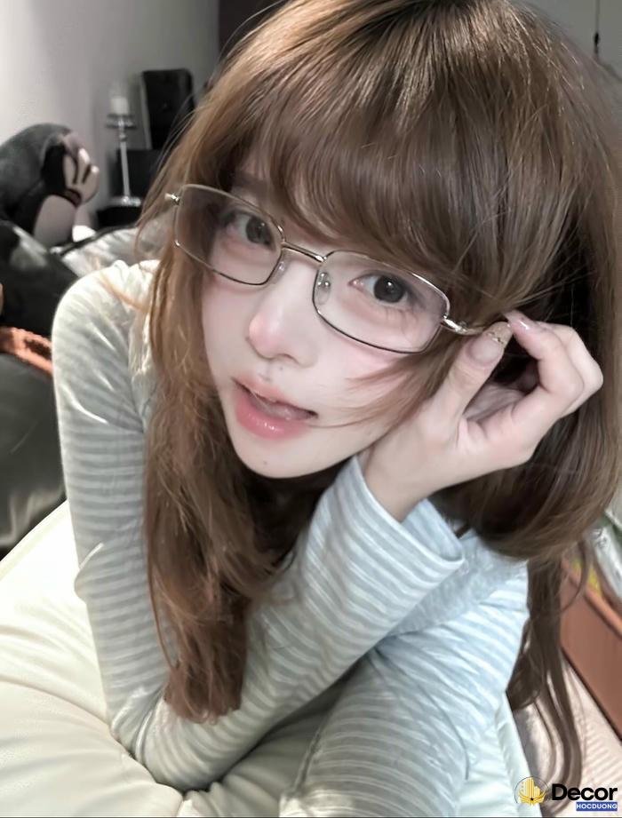 gái xinh đeo kính thời trang