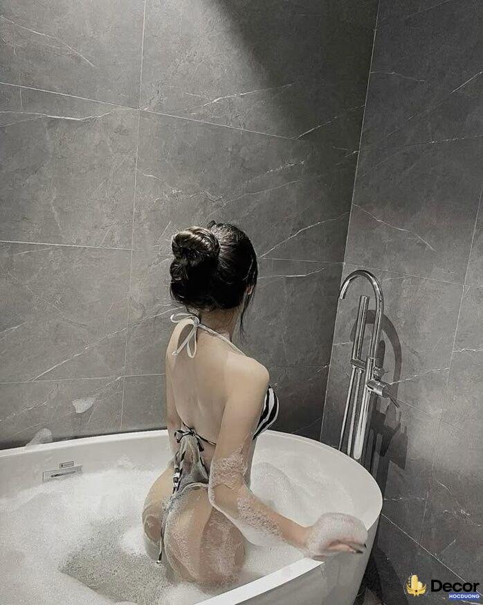 gái xinh khoe mông chụp ảnh trong phòng