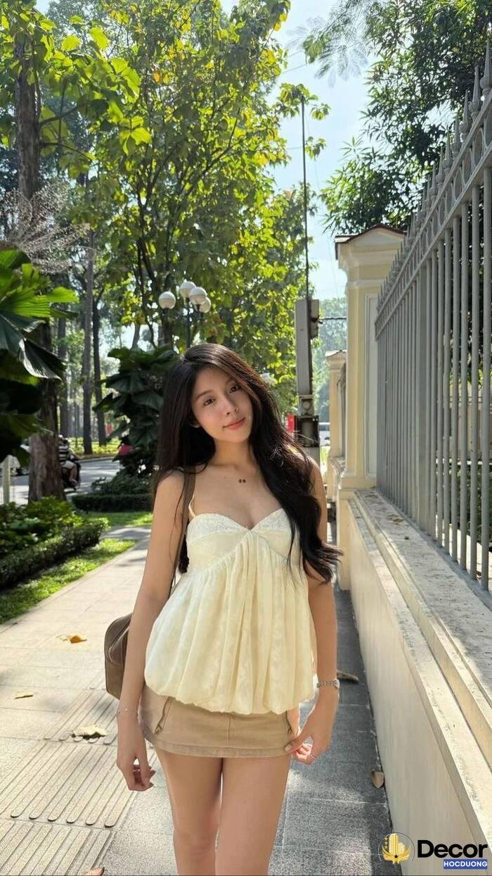 gái xinh khoe ngực chụp ảnh studio