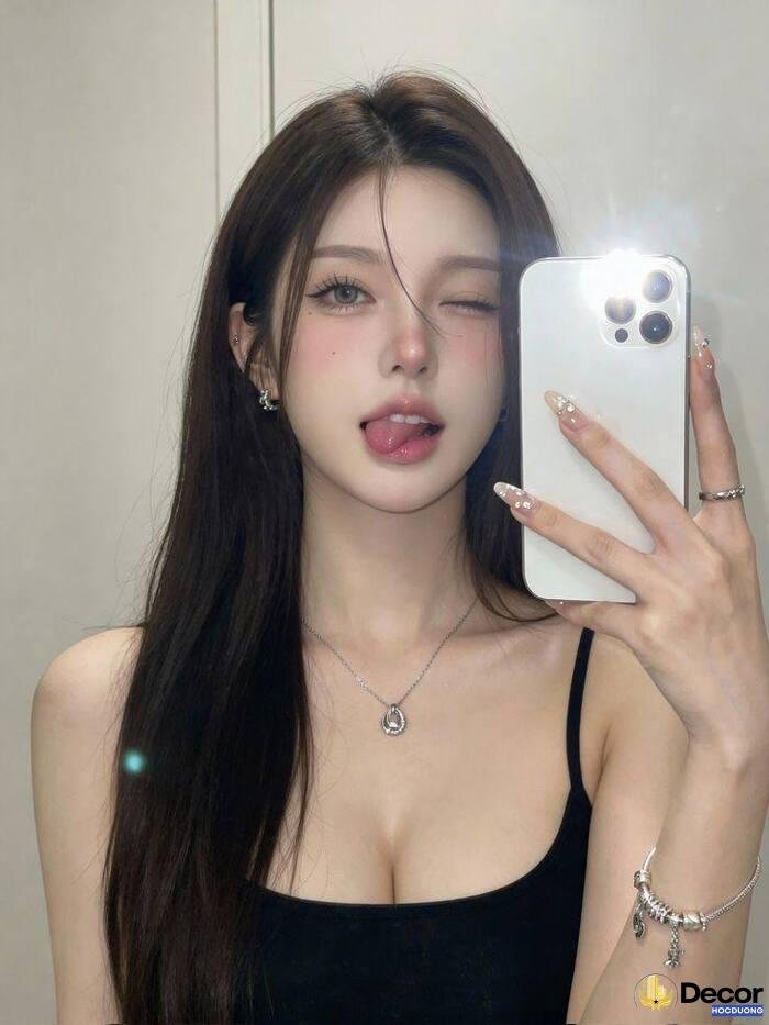 gái xinh khoe ngực outfit bodyfit