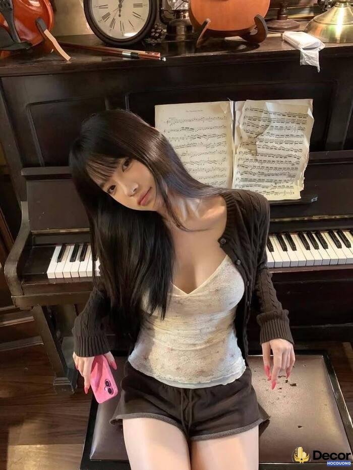 gái xinh khoe ngực phong cách sexy tinh tế