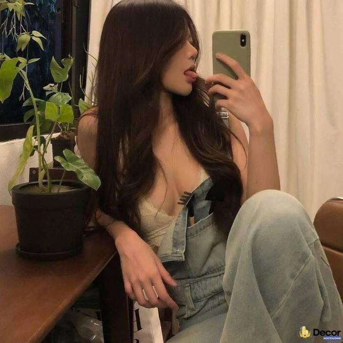 gái xinh khoe ngực style cá tính