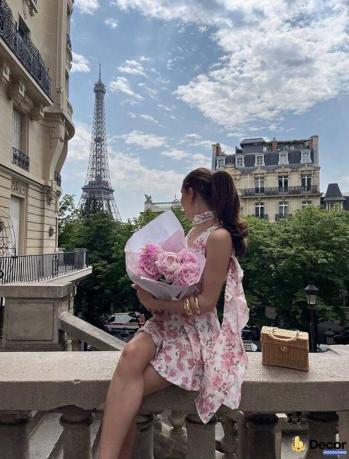 gái xinh mặc pinky nền hoa xinh