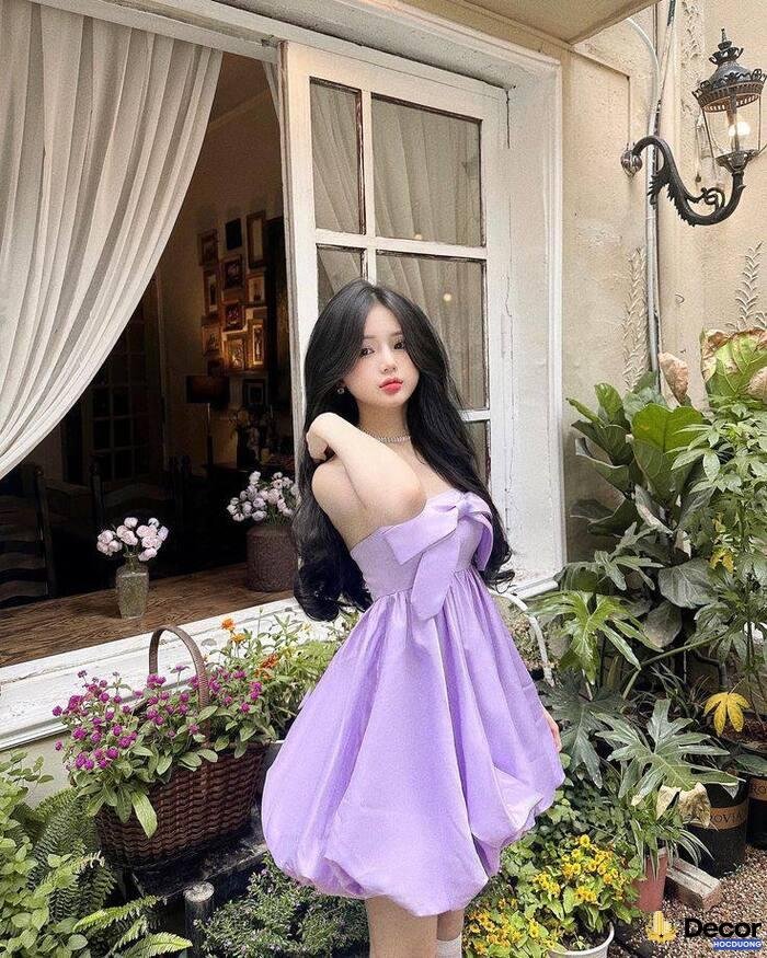 gái xinh mặc váy ngắn chụp ảnh street style