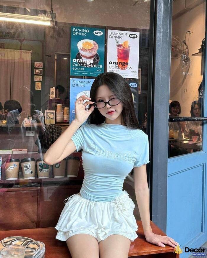 gái xinh mặc váy ngắn phong cách trẻ trung