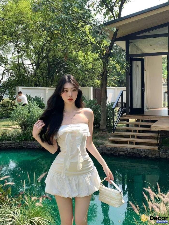 gái xinh mặc váy ngắn pose dáng xinh