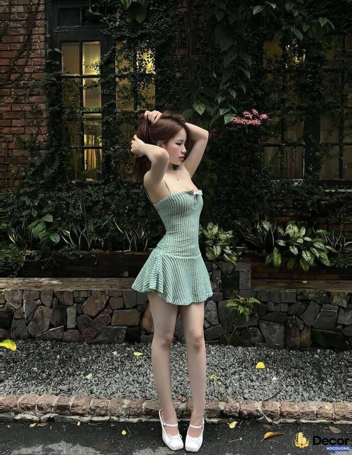 gái xinh mặc váy ngắn tông màu nổi bật
