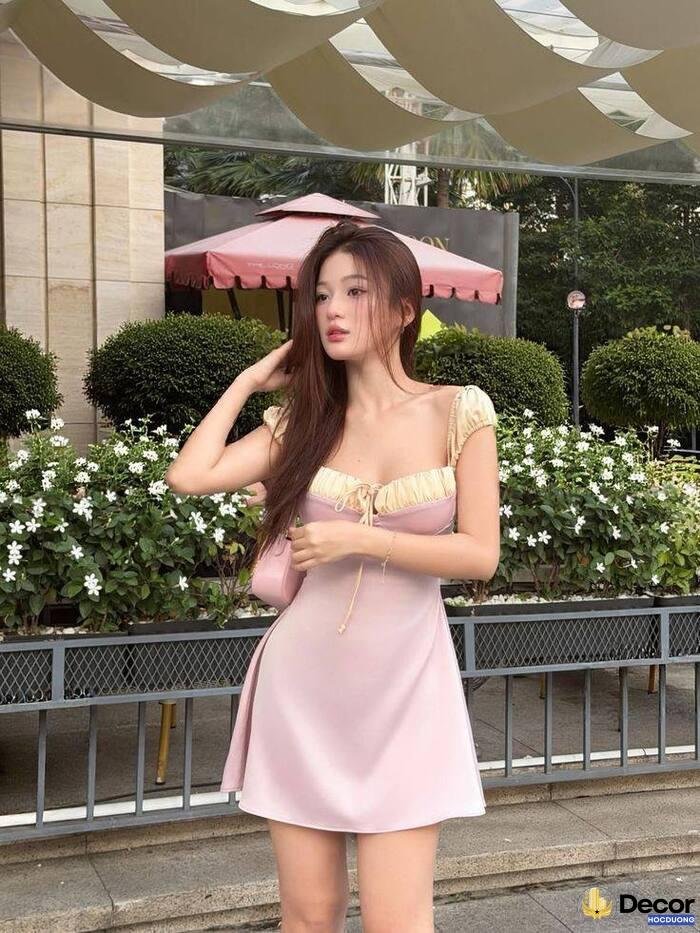 gái xinh mặc váy ngắn