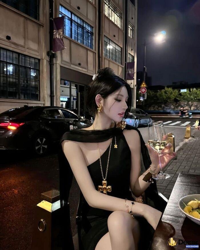 gái xinh ngầu chụp ảnh trong phòng