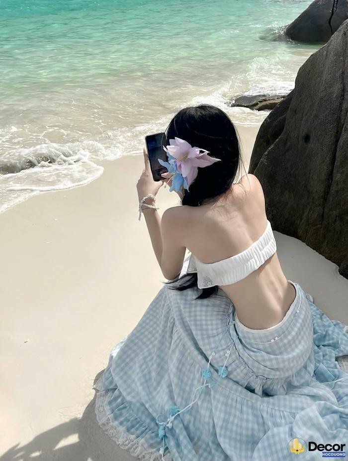 gái xinh quay lưng thời trang