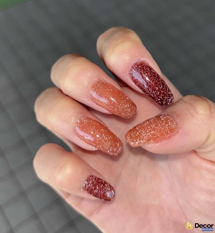 nail màu nâu phong cách