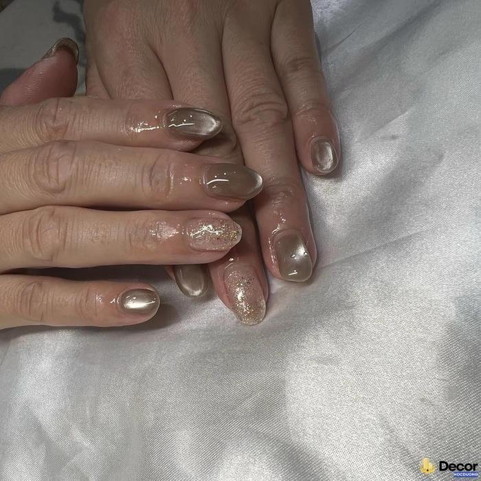 nail màu nâu sáng tạo