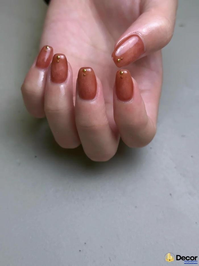 nail màu nâu thanh lịch