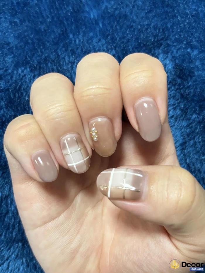 nail màu nude dễ thương