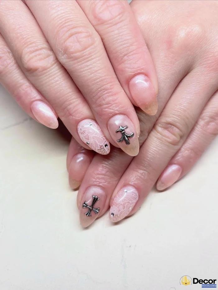 nail màu nude nghệ thuật