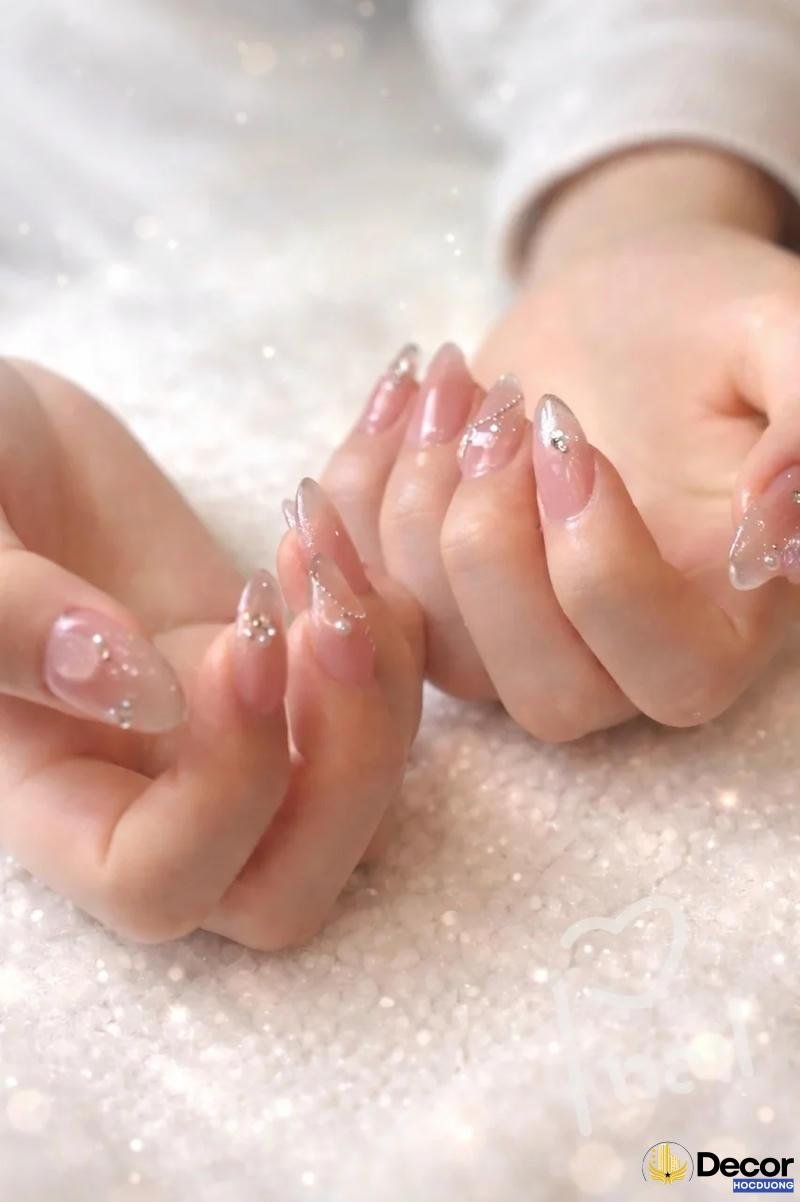 nail màu thạch hồng sáng tạo