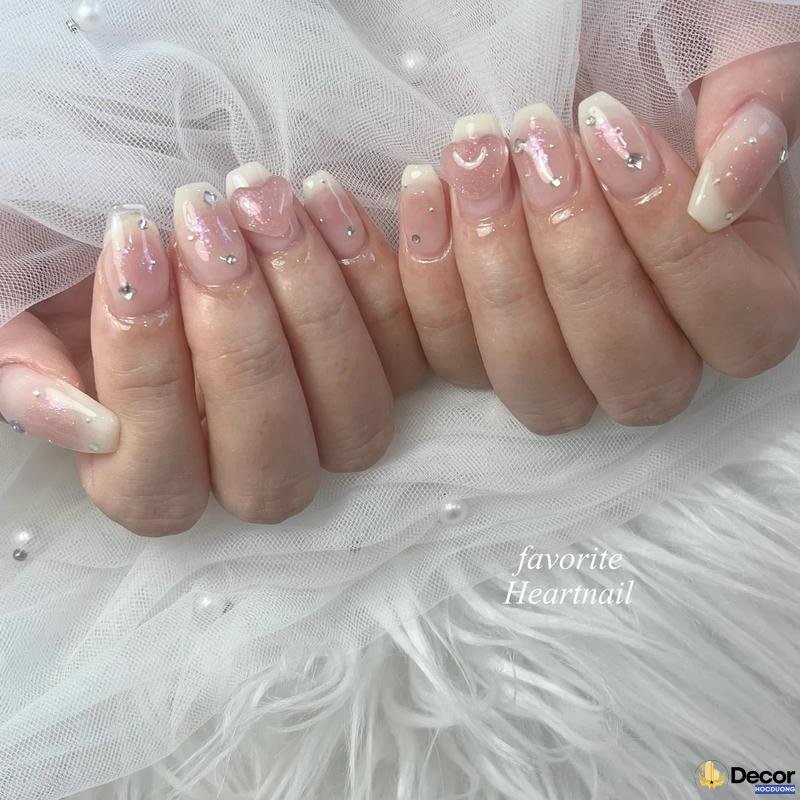 nail màu thạch hồng thời thượng