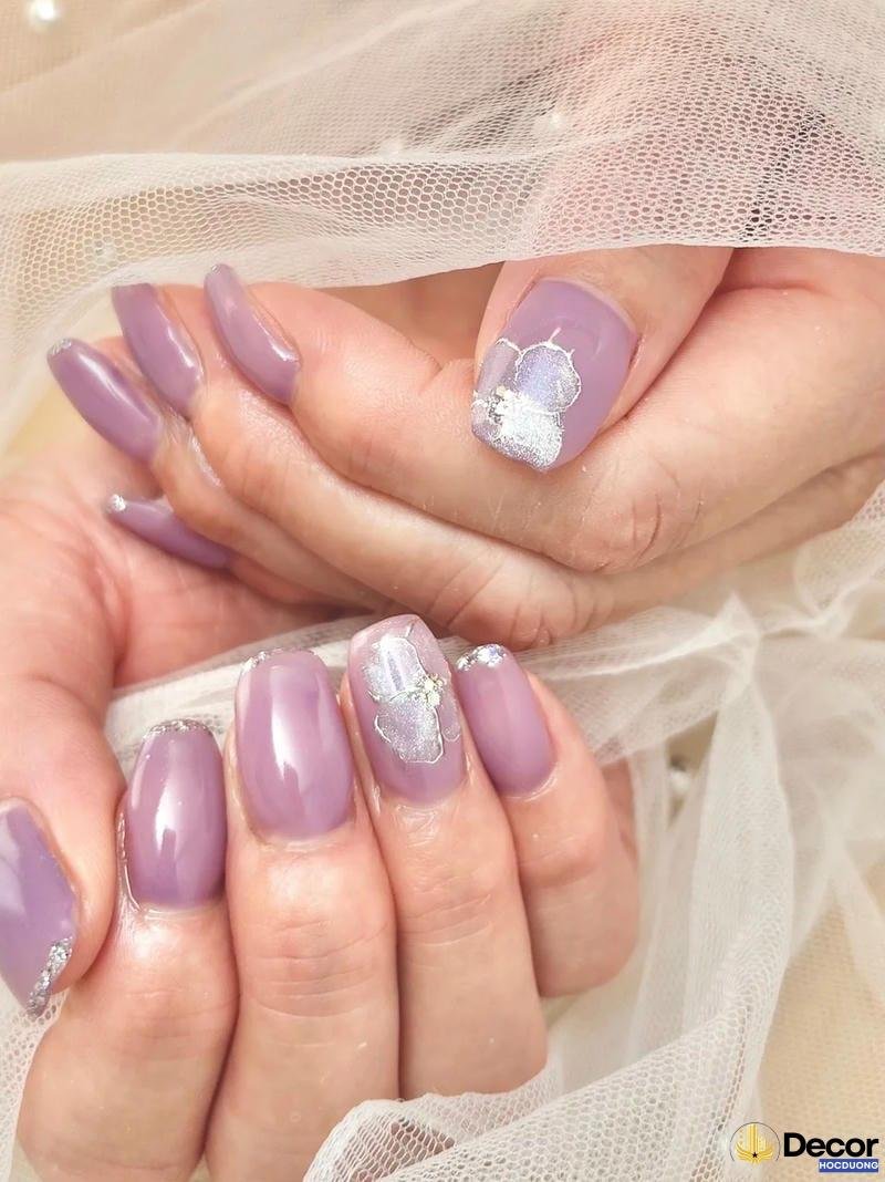 nail màu tím cá tính