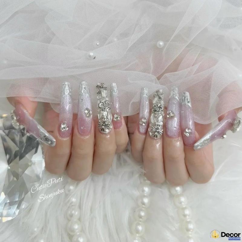 nail màu tím thẩm mỹ