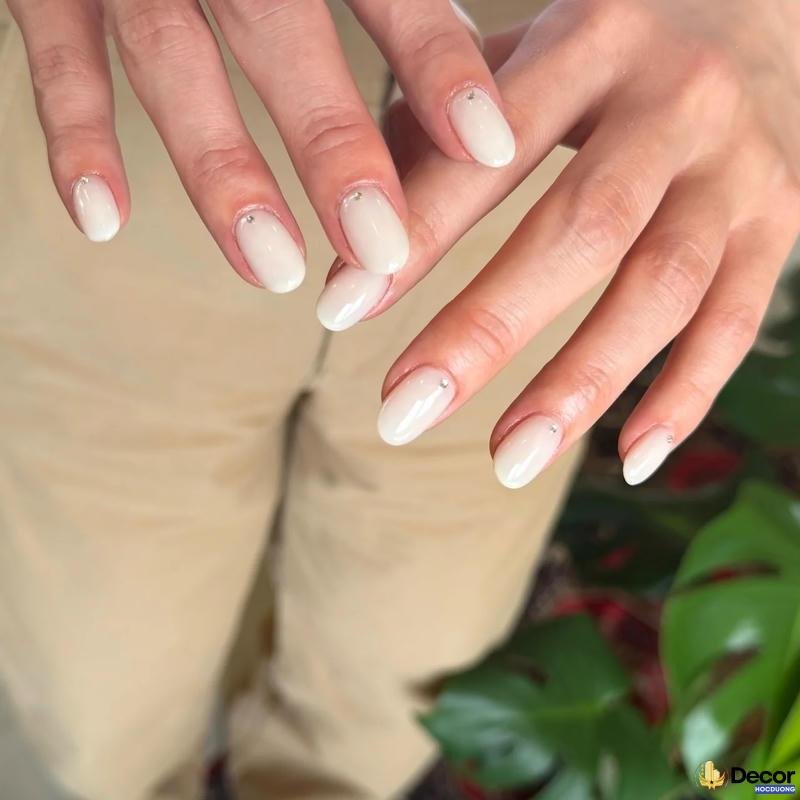 nail màu trắng cá tính
